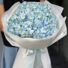 Букет из 5 голубых гортензий в Кубинке