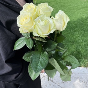 Букет из 5 белых роз (70 см) в Кубинке