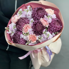 Букет "Софи" из хризантем Бигоуди, диантусов и ароматных маттиол в Кубинке
