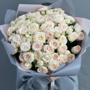 Букет "Кремовый микс" из 25 кустовых роз (50 см) в Кубинке