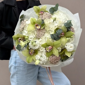 Букет "Эдем" из гортензии, орхидей, эустом, эвкалипта и озатамнуса в Кубинке
