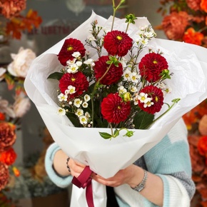 Букет "Марс" из георгин и хамелациума в Кубинке