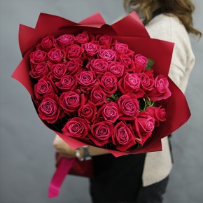 Букет из 35 малиновых роз Шангрила (50 см) в Кубинке