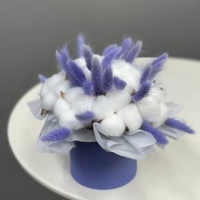 Композиция в шляпной коробке мини из хлопка и лагуруса в Кубинке