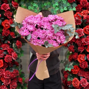 Букет  "Гармония" из 7 хризантем с эвкалиптом в Кубинке