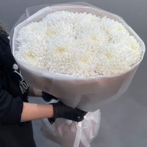 Букет из 11 белых хризантем  в Кубинке