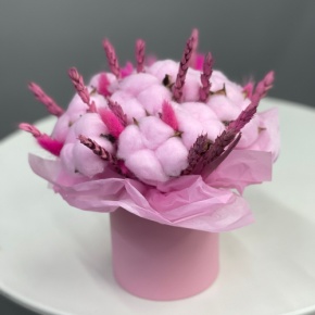 Композиция в шляпной коробке мини из хлопка, пшеницы и лагуруса в Кубинке