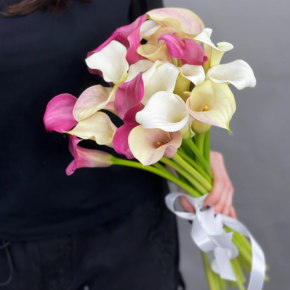 Букет из 21 каллы микс в Кубинке