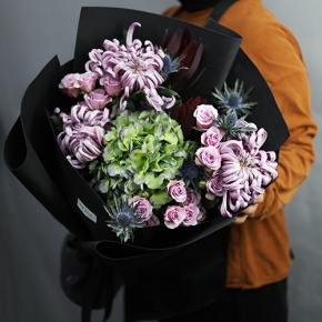 Букет "Бессоница" из хризантем Виена, сафари, кустовых роз, Голландской гортензии и эрингиума в Кубинке