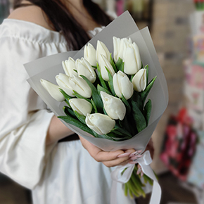 Букет из 15 белых тюльпанов в Кубинке