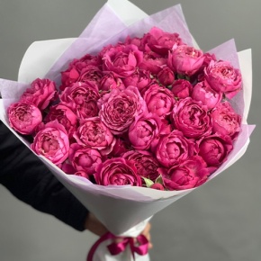 Букет из 11 кустовых пионовидных роз Джульетта в Кубинке