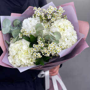 Букет "Суприм" из гортензий и хамелациума в Кубинке
