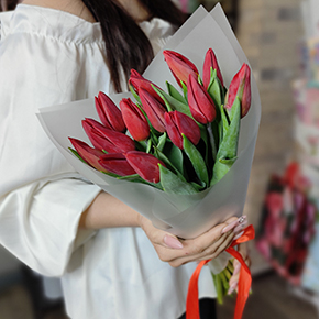 Букет из 15 красных тюльпанов в Кубинке