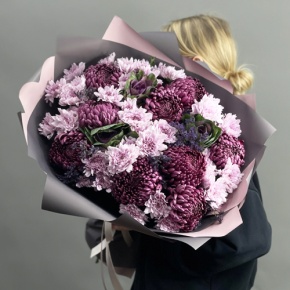 Букет "Виолетта" из хризантем Бигоуди, лимониума, брассики и кустовых хризантем в Кубинке