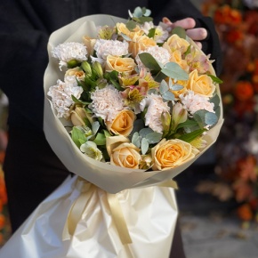 Букет "Пломбирный" из роз Аваланж, диантусов, альстромерий и эвкалипта в Кубинке