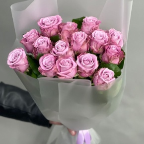 Монобукет из 15 малиновых роз Меритим (50 см) в Кубинке