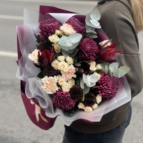Букет "В каждом мгновении" из хризантем Бигоуди, кустовых роз, сафари, гербер Экзотик и диантусов в Кубинке