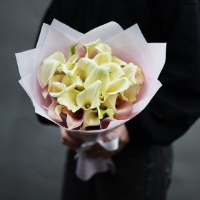 Букет из 25 калл нежный микс в Кубинке