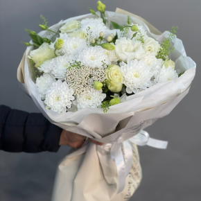 Букет "Меланхолия" из роз и хризантем в Кубинке