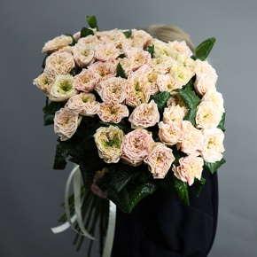 Букет из 35 кремовых махровых пионовидных роз (70 см) в Кубинке