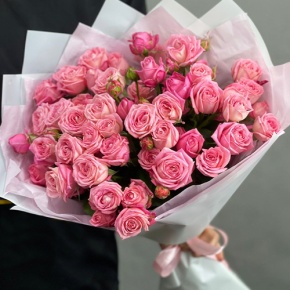 Букет из 11 нежных кустовых роз в Кубинке