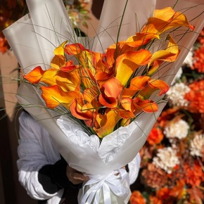 Монобукет из 21 оранжевой каллы в Кубинке
