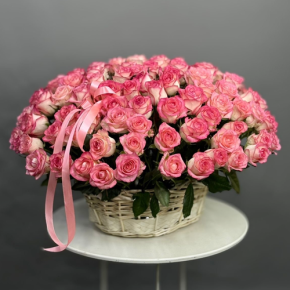 Композиция в корзине из 101 розы Джумилия в Кубинке