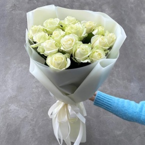 Букет "Умка" из 15 белых роз (50 см) в Кубинке