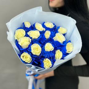 Букет из 15 бело-синих Эквадорских роз в Кубинке