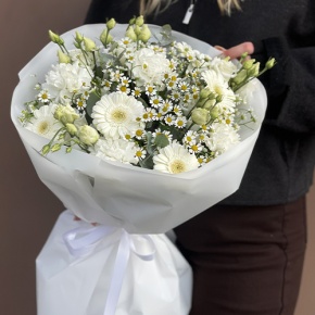 Букет "Вера и надежда" из ромашек, гербер, эвкалипта, диантусов и эустом в Кубинке
