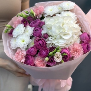 Букет "Вуаль" из хризантемы, кустовых пионовидных роз Мисти Баблз, диантусов, Голландской гортензии и эустом в Кубинке