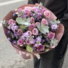 Букет "Хрустальный" из роз, астера и ароматных маттиол в Кубинке