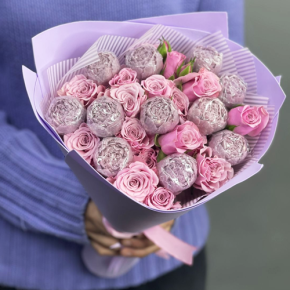 Букет из шоколадных пионов и кустовых роз в Кубинке