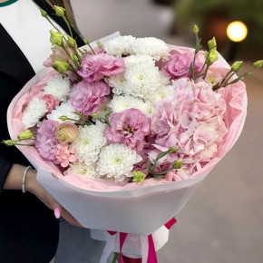 Букет "Табу" из хризантемы, Голландской гортензии и эустомы в Кубинке