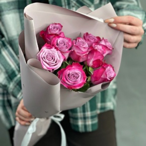 Букет "Сесилия" из 9 фиолетовых роз кения (40 см) в Кубинке