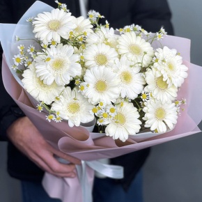 Нежный букет из гербер и ромашек в Кубинке