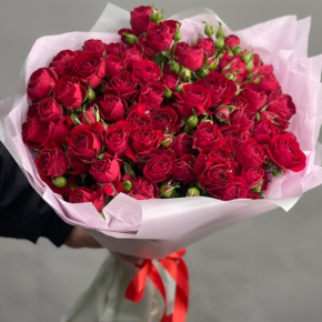 Букет из 17 красных кустовых пионовидных роз (50 см) в Кубинке