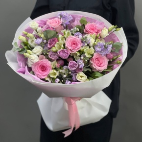 Букет "Хлоя" из альстромерий, кустовых роз, ароматных маттиол, эустом и махровых роз в Кубинке