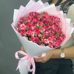Букет из 19 кустовых роз Фаерворкс (60 см) в Кубинке