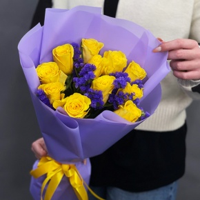 Букет "Лейкерс" из лимонных роз и статицы в Кубинке