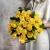 Букет из 25 лимонных роз с рускусом (40 см) в Кубинке Букет из 25 лимонных роз с рускусом (40 см) в Кубинке