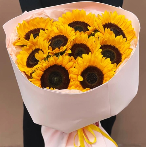 Букет "Солнечный рассвет" из 9 подсолнухов в Кубинке