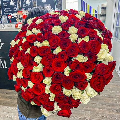 Букет 151 роза красный и белый микс (60 см) в Кубинке