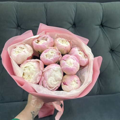 Букет из 9 нежных пионов Гардения в Кубинке