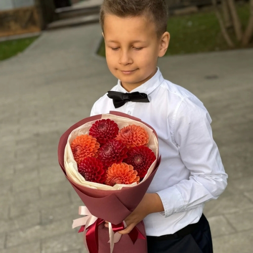 Букет из 7 сезонных георгин в Кубинке