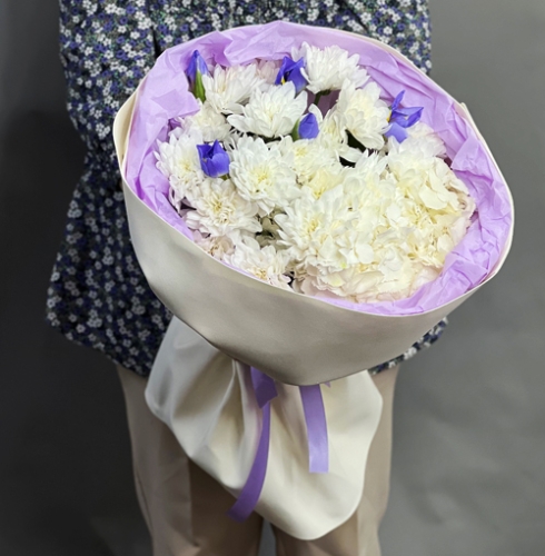 Букет "Грация" из ирисов, гортензии и кустовых хризантем в Кубинке