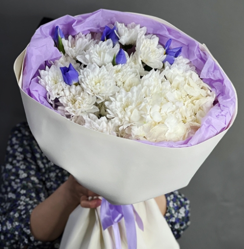 Букет "Грация" из ирисов, гортензии и кустовых хризантем в Кубинке