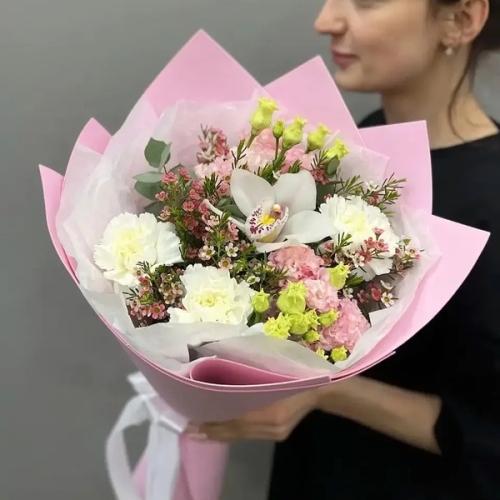 Букет с королевской орхидеей, диантусами, эустомой и шамелациумом в Кубинке